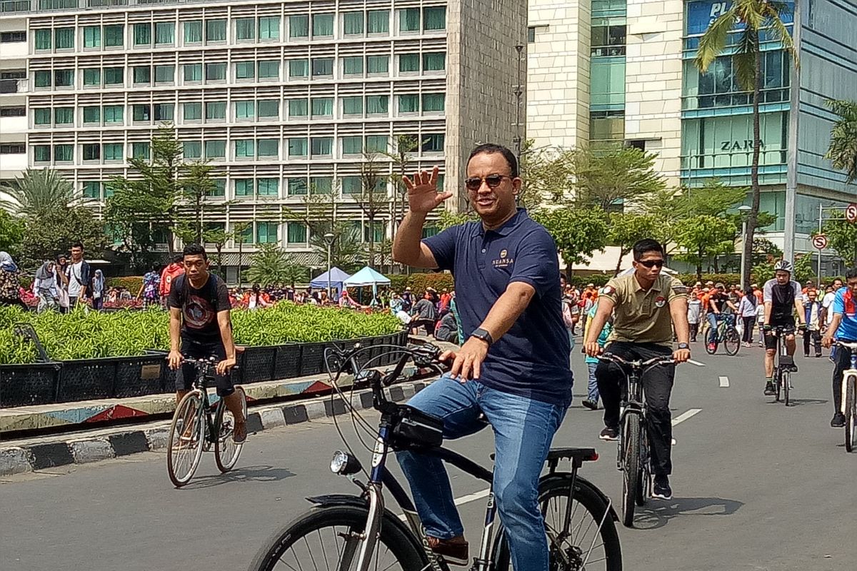 Anies tinjau penataan perdana PKL di Sudirman-MH Thamrin