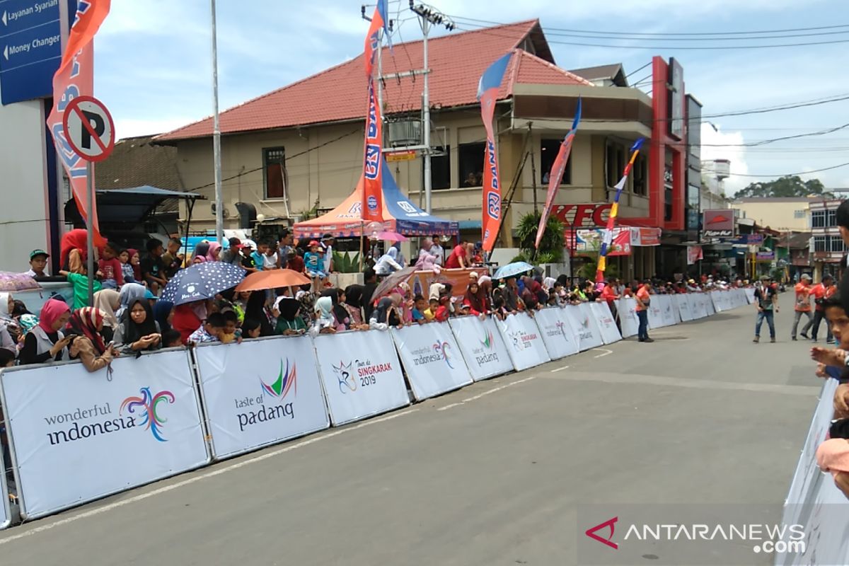 Warga nanti kedatangan pebalap TdS lebih awal di Jam Gadang