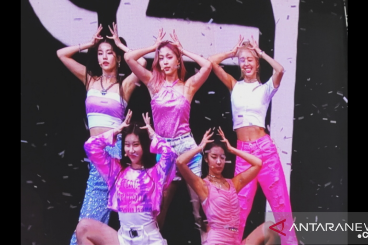 Konsep yang ditampilkan ITZY dalam tur 'showcase' di Jakarta