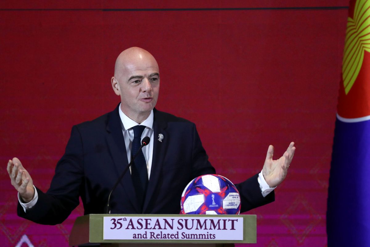 Presiden FIFA Infantino dukung aksi pemain Bundesliga untuk Floyd