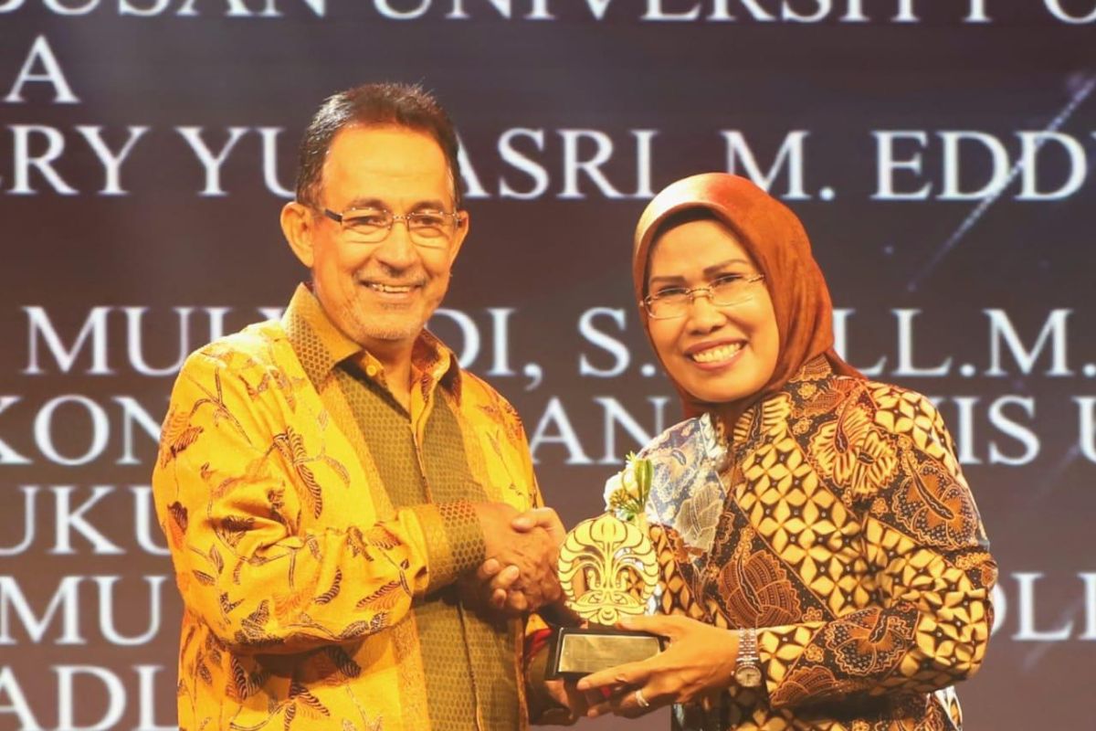 Bupati Serang raih penghargaan UI Awarding Night