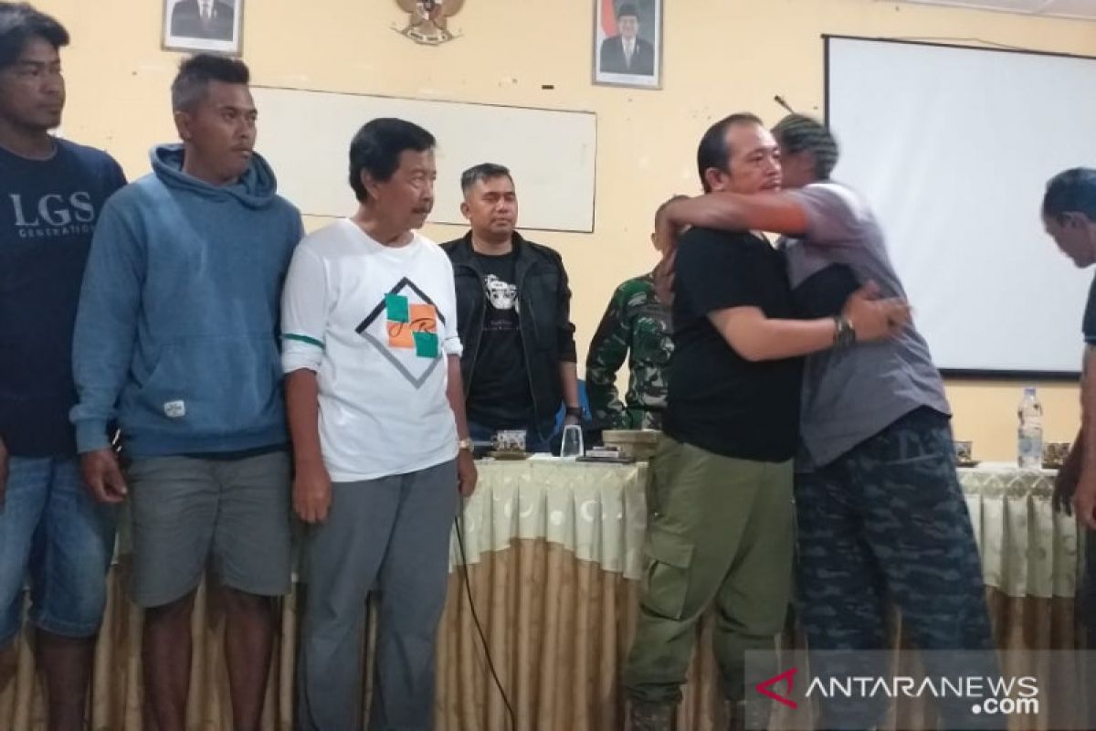 Bentrokan Satpol PP dengan penambang di Belitung berakhir damai