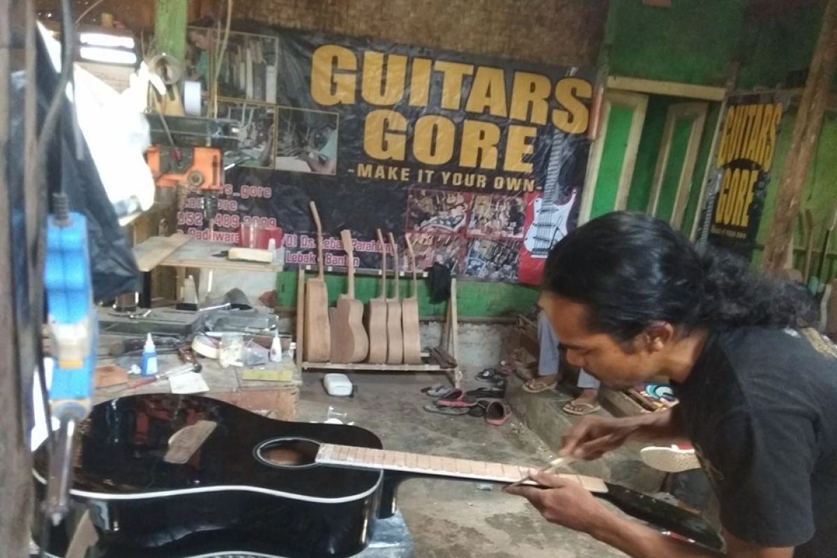 Gitar produksi Made in Lebak diminati pasar