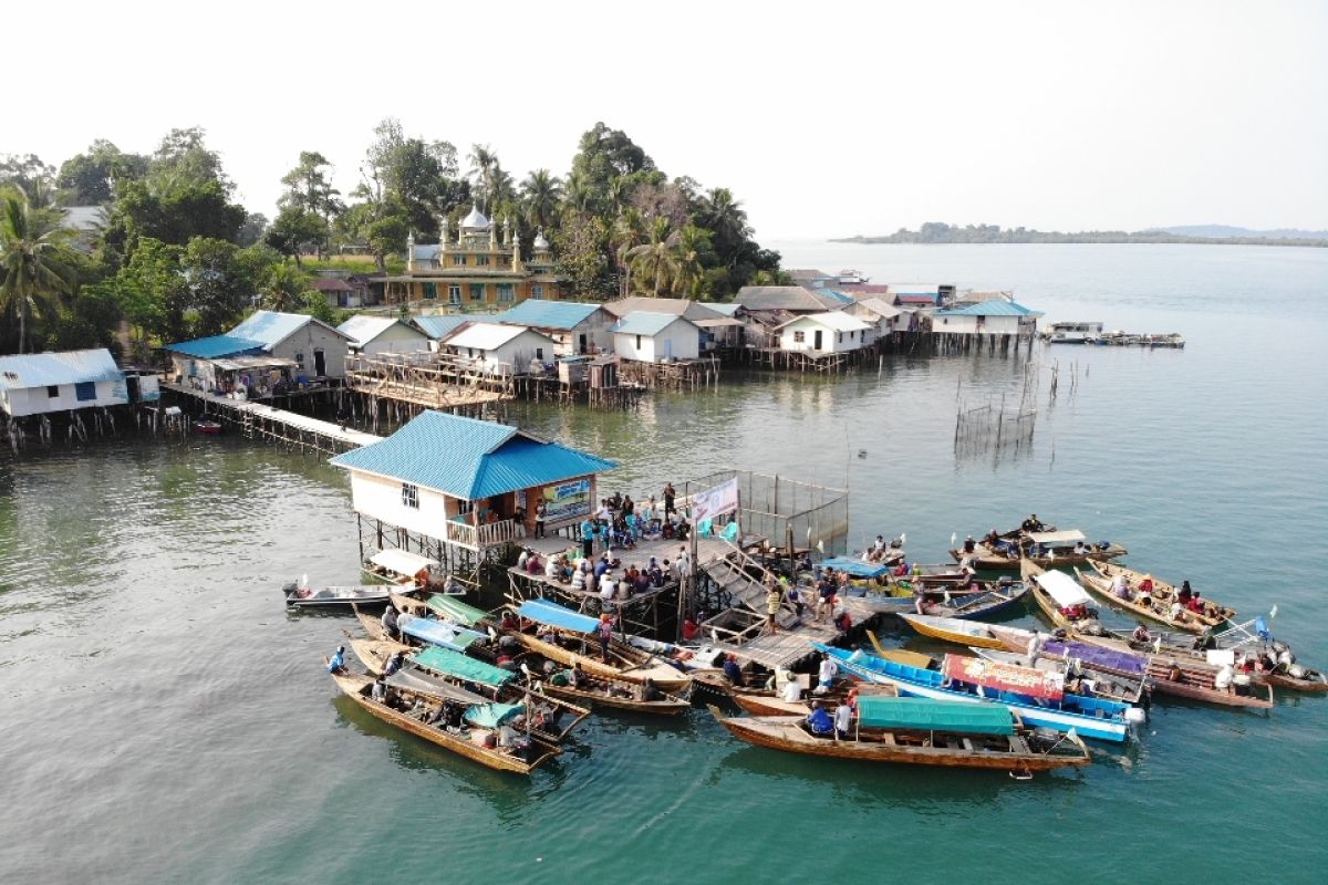 Puluhan sampan ramaikan lomba mancing di Pulau Akar