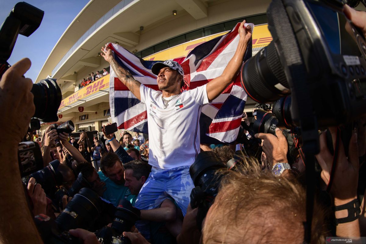 Ucapan selamat mengalir kepada  Hamilton setelah gelar juara dunia ke-6