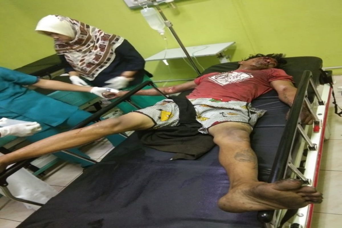 Pemulung di Binjai dibawa ke rumah sakit akibat tersengat listrik tegangan tinggi