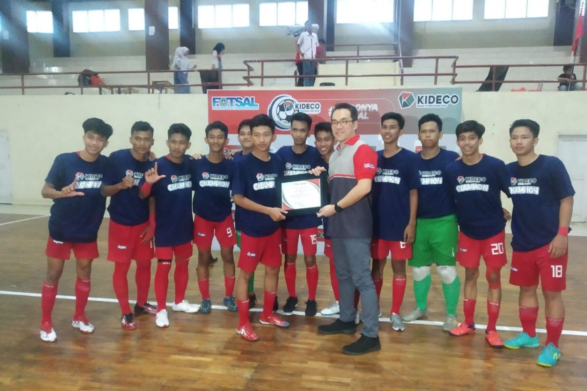 SMA 1 Grogot Juara Turnamen Kideco Futsal Cup