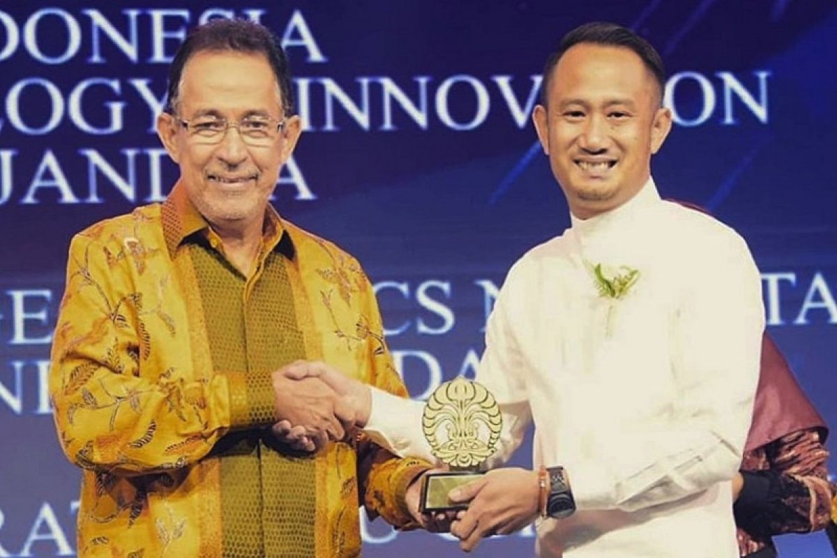 Wali Kota Palangka Raya raih penghargaan UI Awarding Night