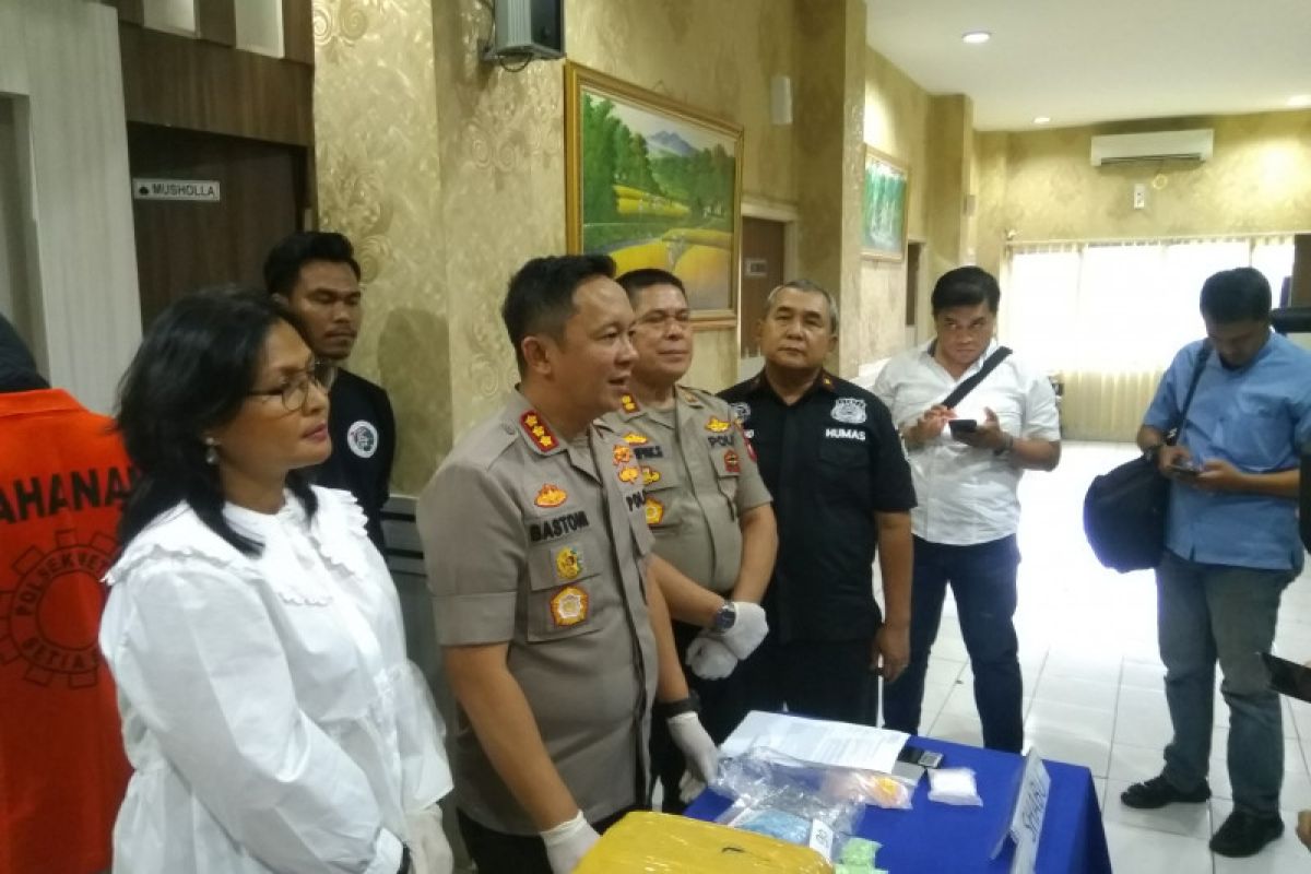 Polres Jaksel tangkap bandar narkoba simpan 2.195 butir ekstasi