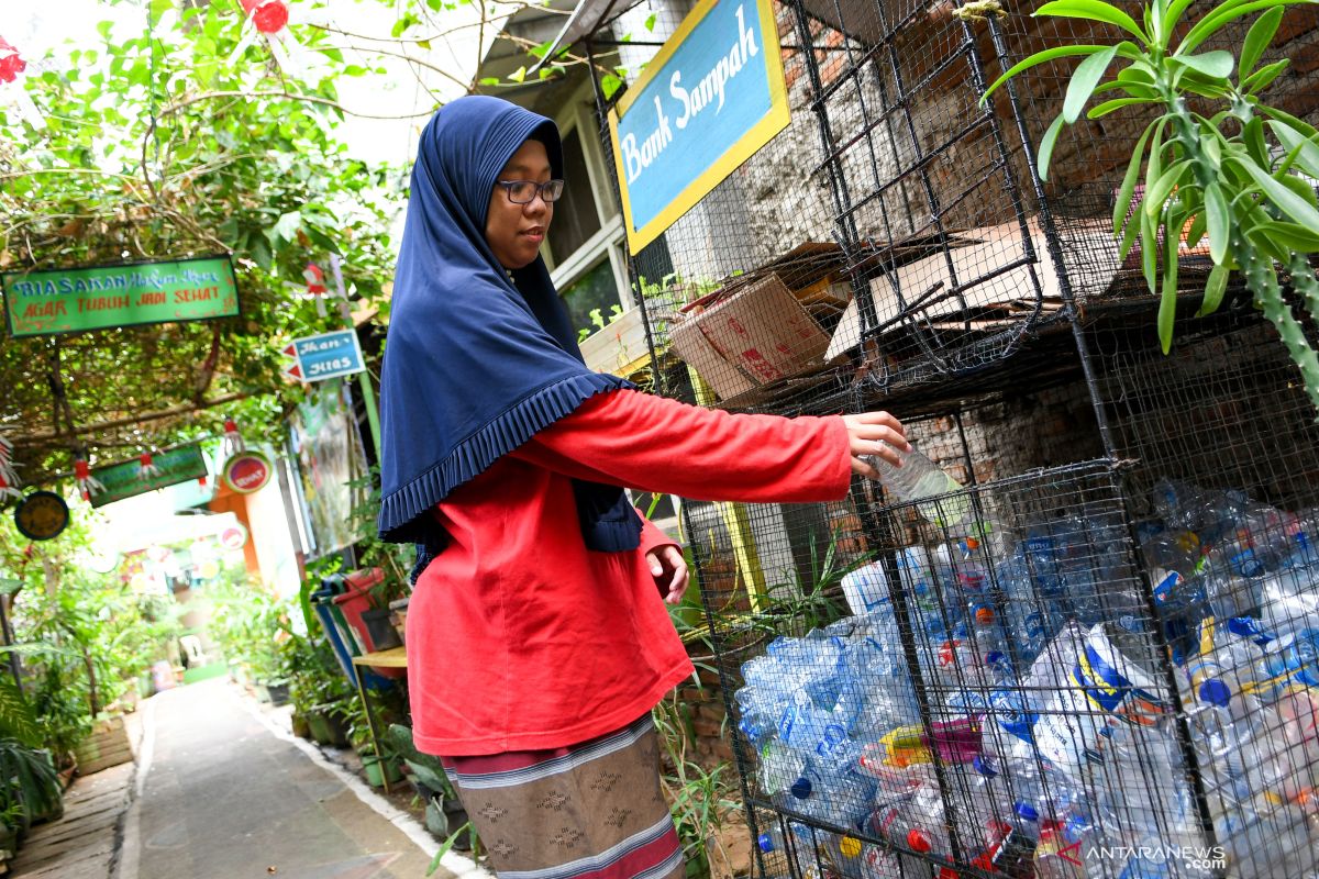 DLH Baubau gencar mensosialisasi pengurangan pemakaian sampah plastik