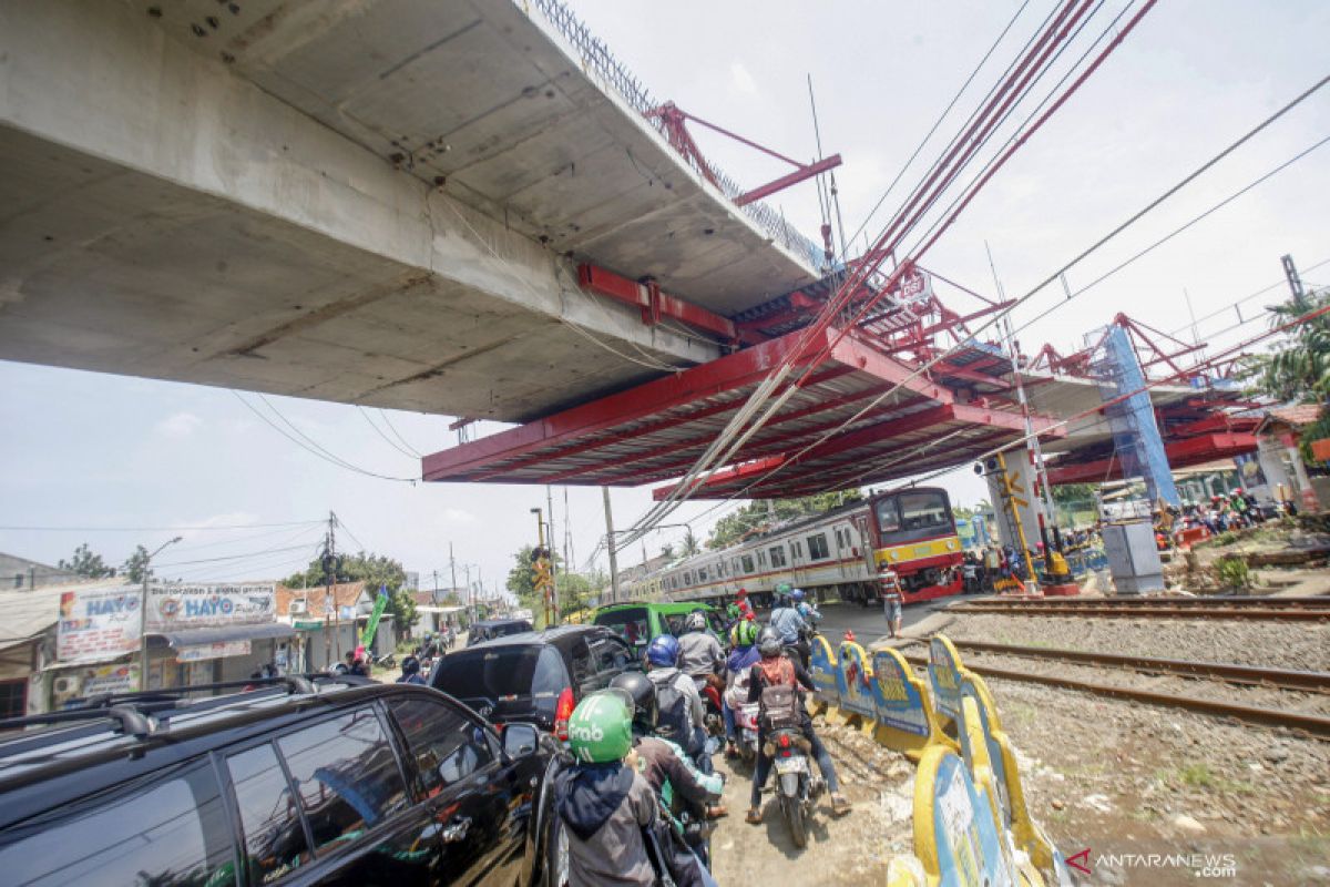 KRL tambah jadwal, Dishub DKI tingkatkan kapasitas Transjakarta