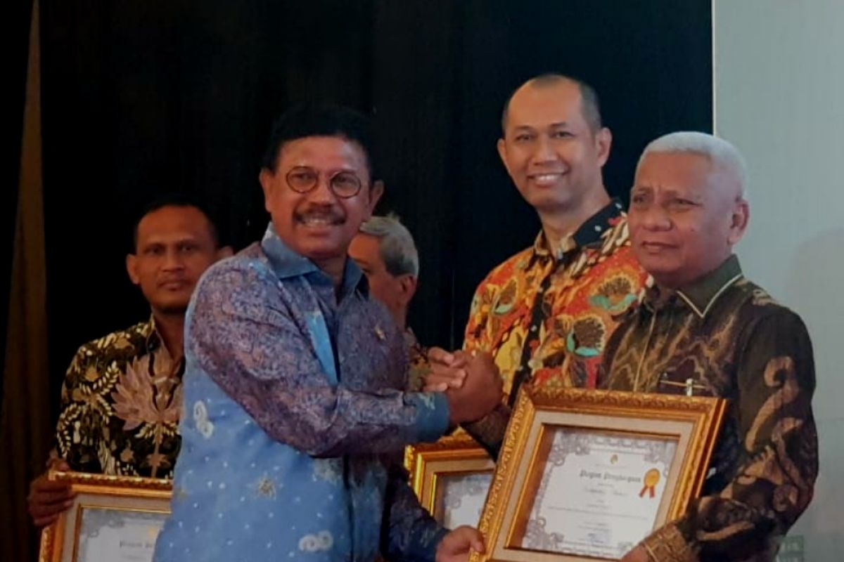 Kabupaten Asahan raih penghargaan Inovator terbaik Ke-II pengembangan SICANTIK Cloud Tahun 2019.