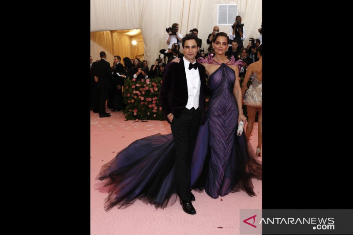 Hampir 20 tahun berkarya, Zac Posen tutup label fesyennya