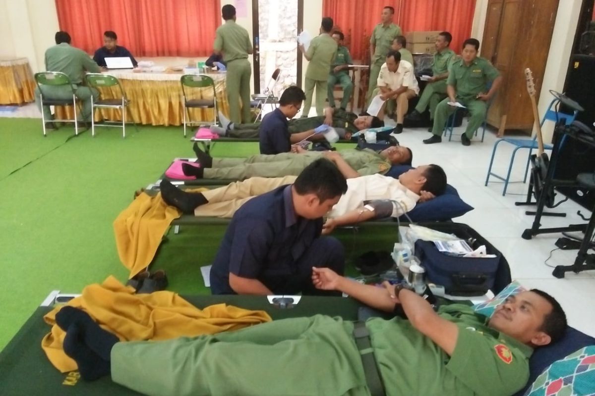 Jaga stok, puluhan pegawai PUPR Trenggalek donor darah ke PMI