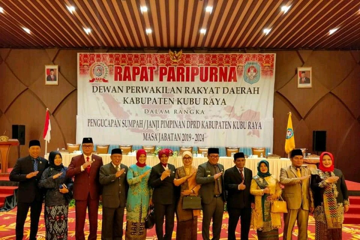 Empat pimpinan definitif DPRD Kubu Raya Kalbar dilantik