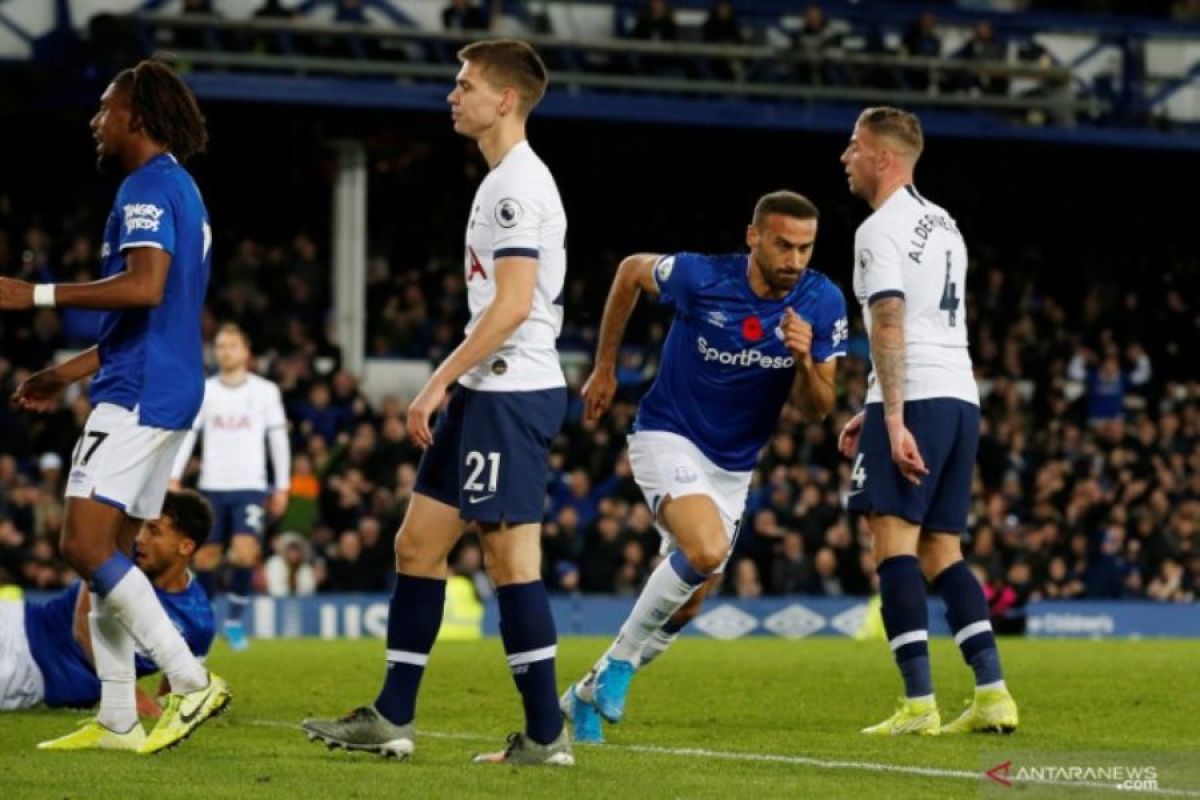 Diwarnai insiden, Tottenham vs Everton berakhir imbang 1-1