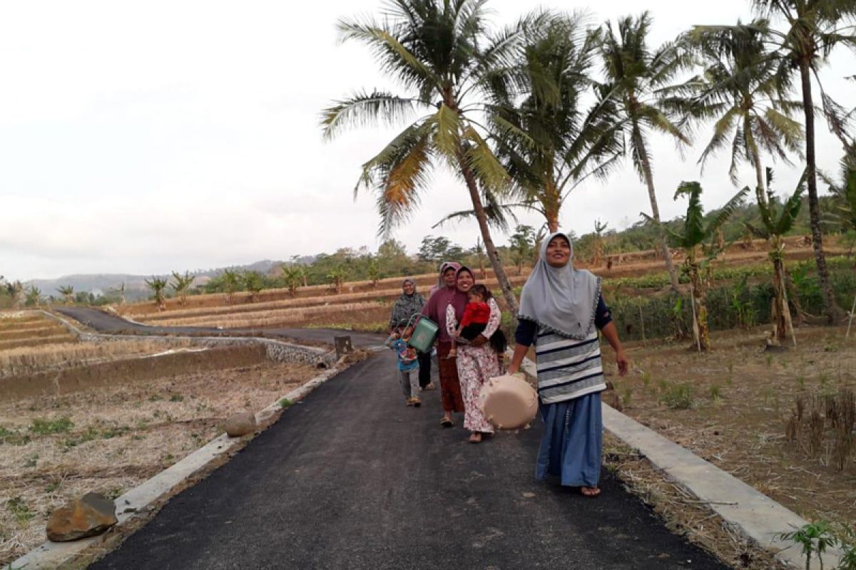 Kemendes PDTT: Pembangunan jalan bisa angkat desa tertinggal