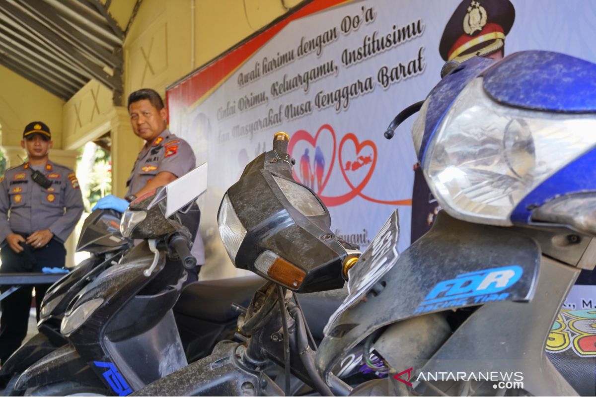 Belasan motor dipetik dua pencuri ini di Kota Mataram