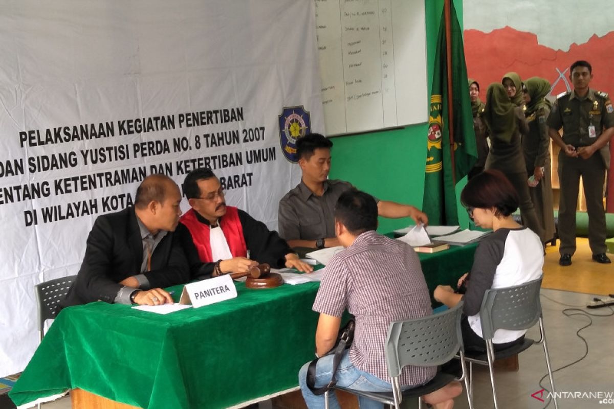 Sidang yustisi di Kalijodo dominiasi  pelanggar izin usaha indekos