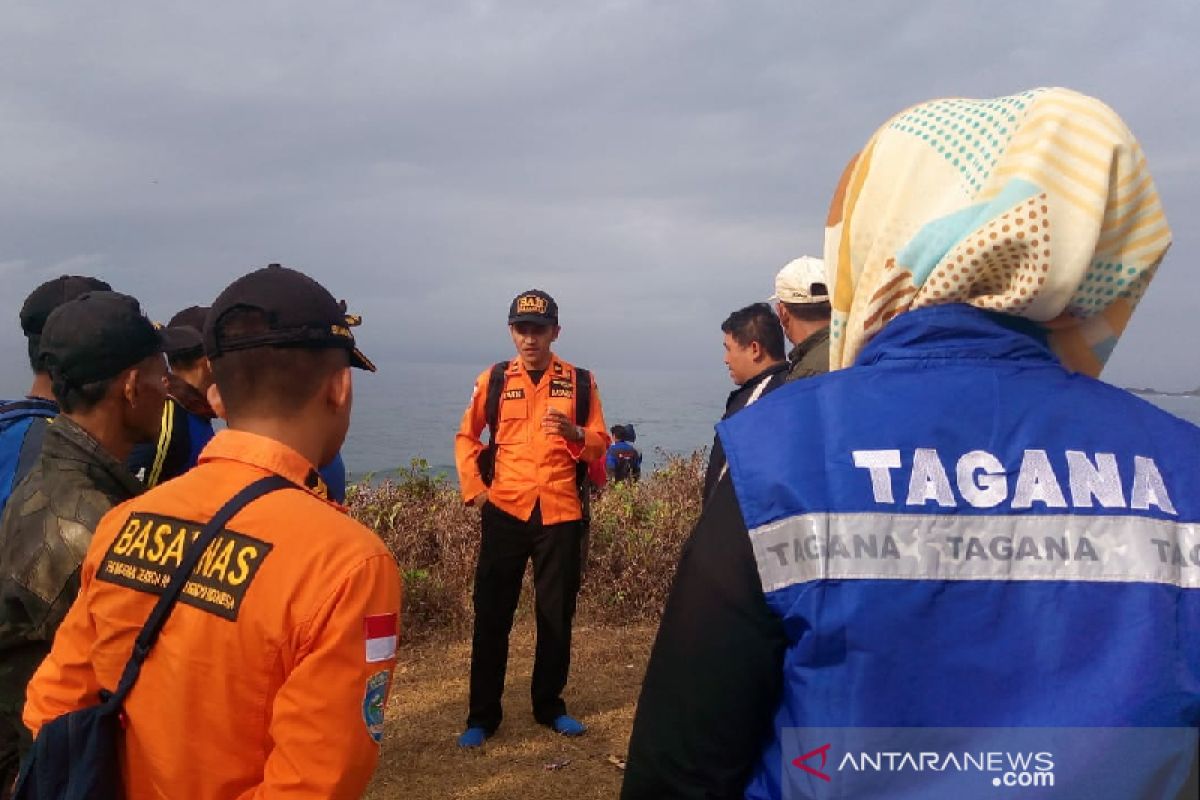 Saat cari kerang, seorang remaja  terseret ombak di Pangandaran