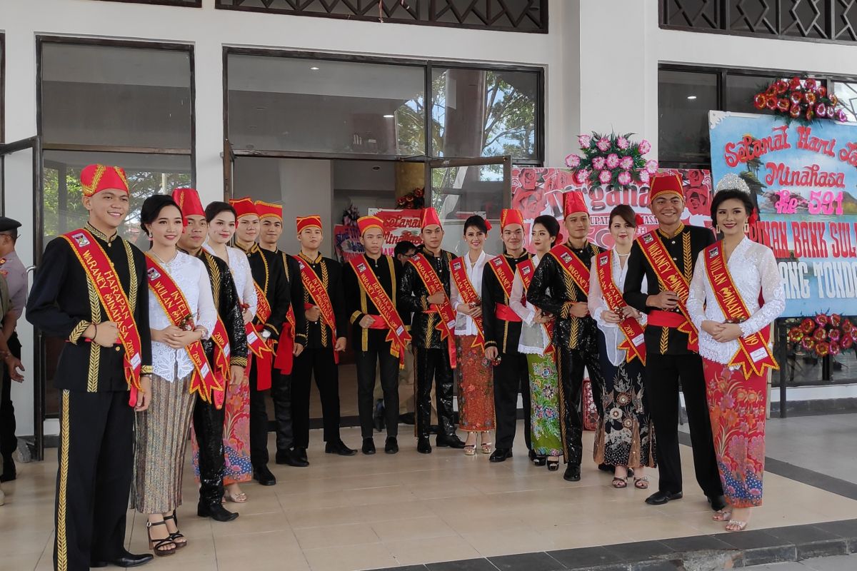 Wulan-Waraney Minahasa menjemput tamu Hari Jadi Minahasa