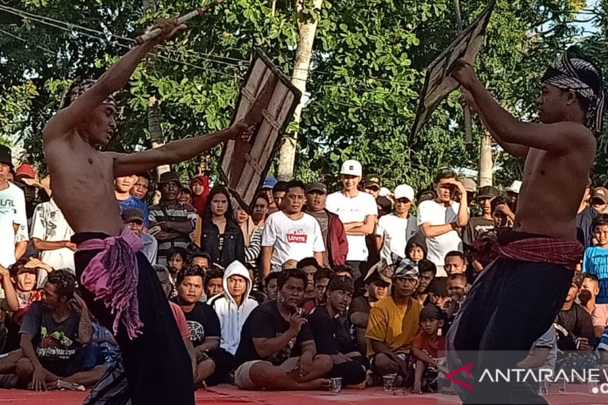 Ratusan petarung ikuti Peresean Lombok yang didukung Kemendikbud