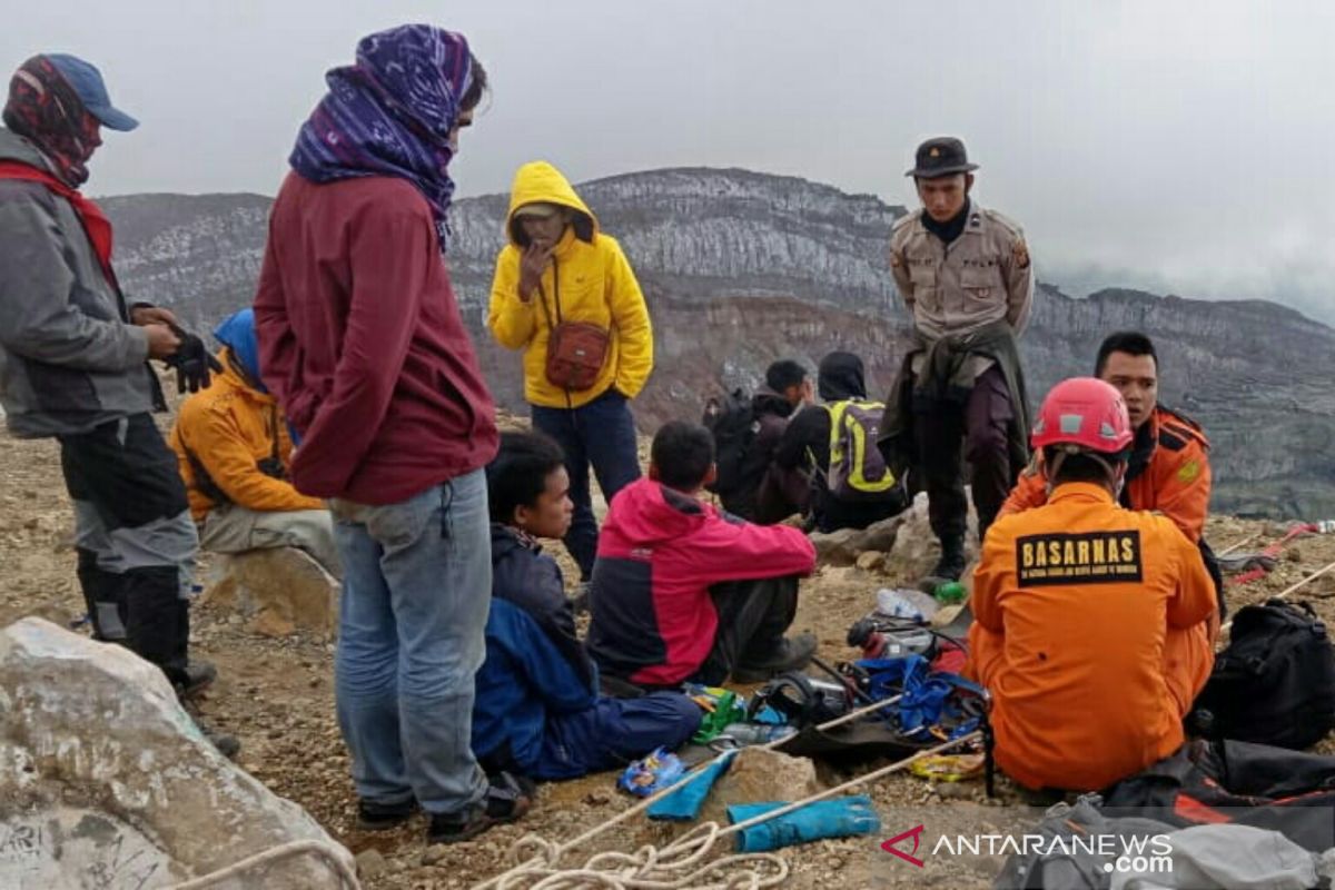 Evakuasi jasad dua pendaki asal Jambi di Gunung Dempo libatkan 100 personel