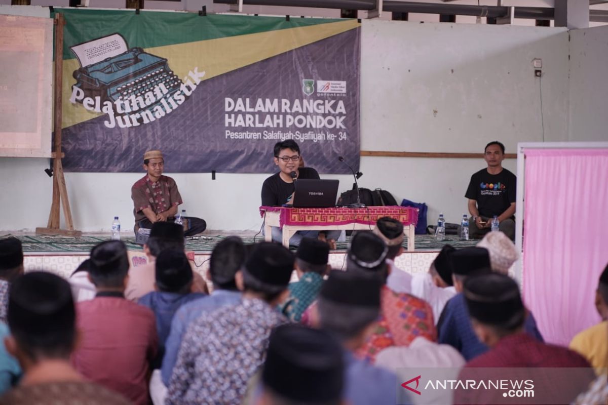 AMSI Gorontalo beri pelatihan jurnalistik bagi santri