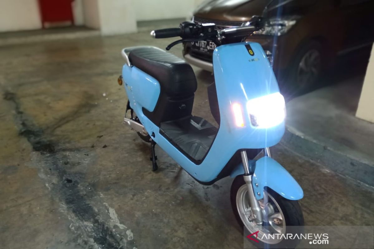 Sewa baterai, cara ECGO bikin harga sepeda motor listrik terjangkau