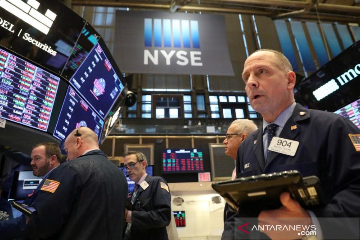 Wall Street menguat signifikan, Dow melonjak lebih dari 1.300 poin