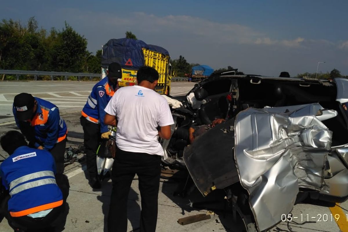 Terjadi kecelakaan diduga sopir mengantuk, satu anggota polisi tewas dua luka - luka