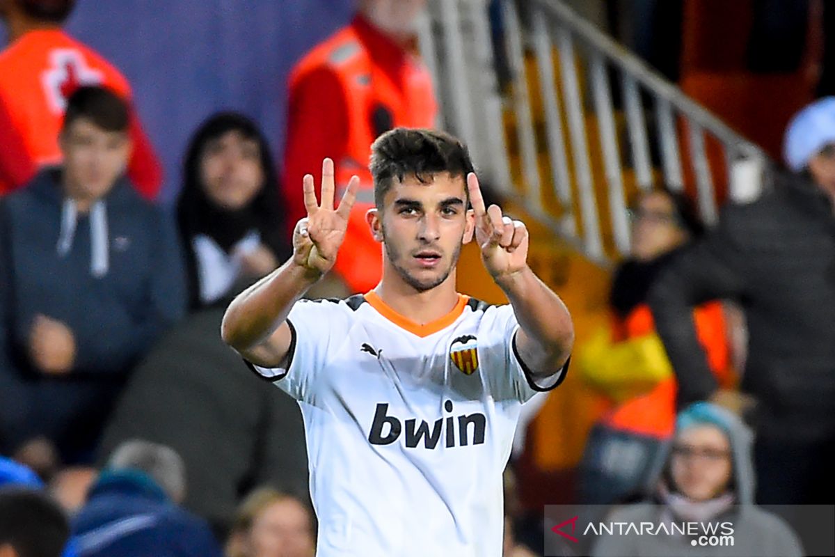 Valencia hajar Lille 4-1