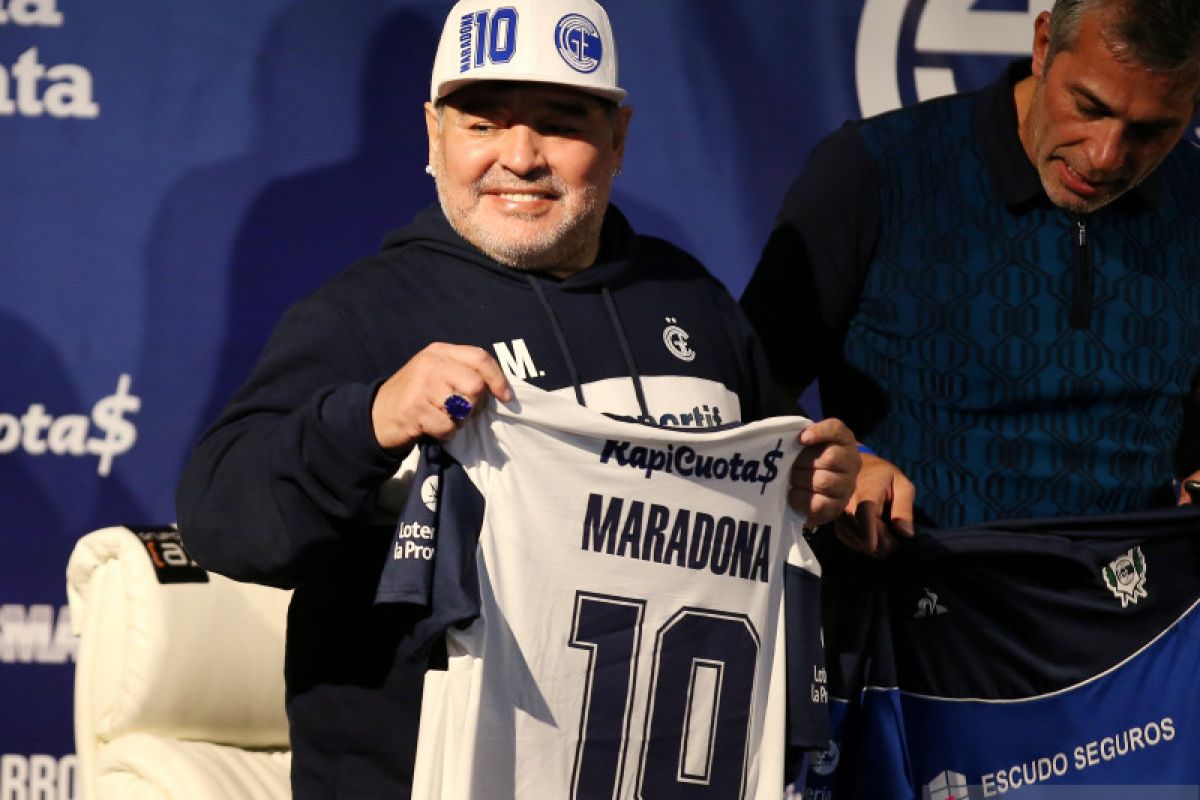 Legenda sepak bola Argentina Maradona positif terpapar virus corona