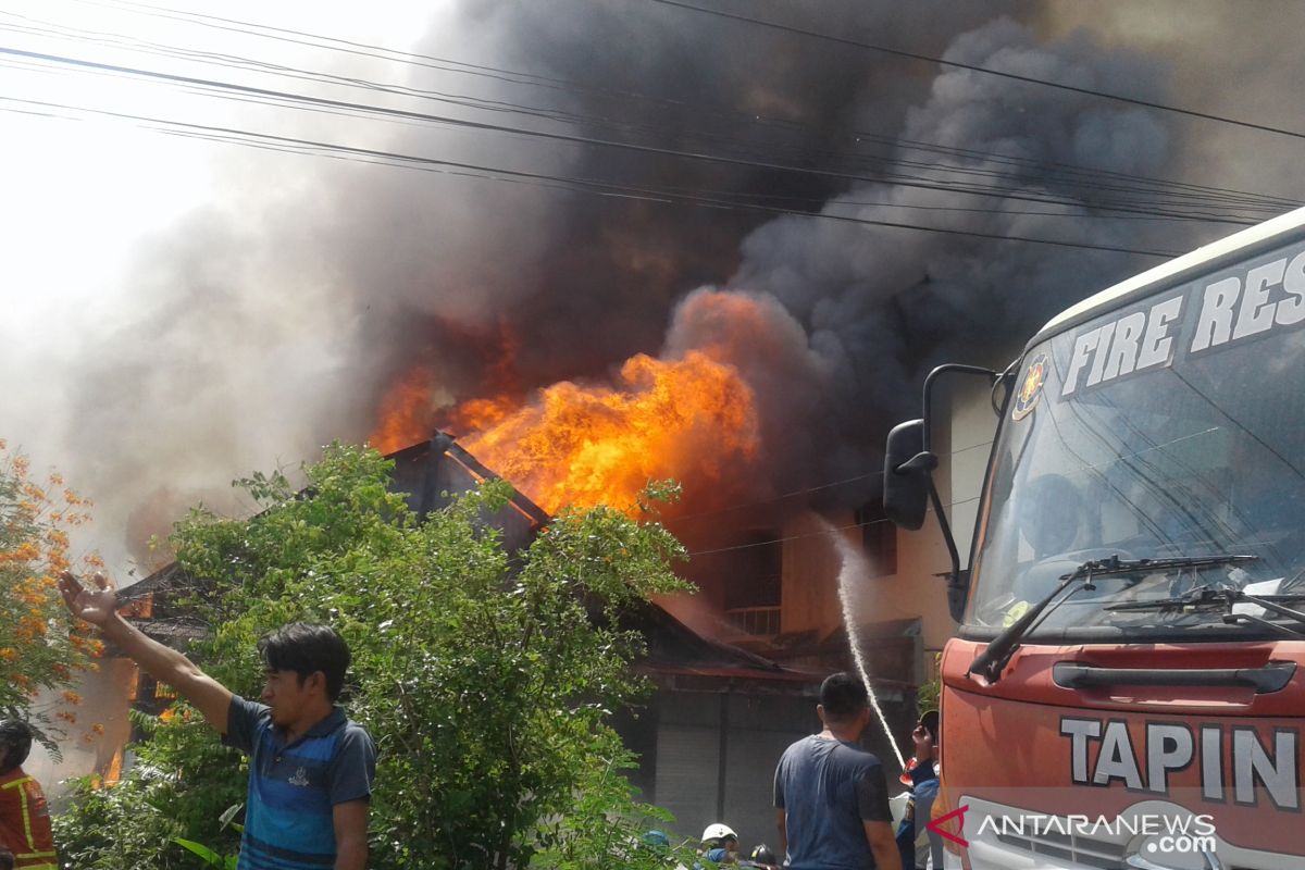 Delapan unit rumah di Tapin hangus terbakar