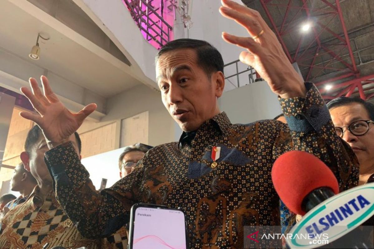 Jokowi akan lantik pimpinan dan dewas KPK siang ini