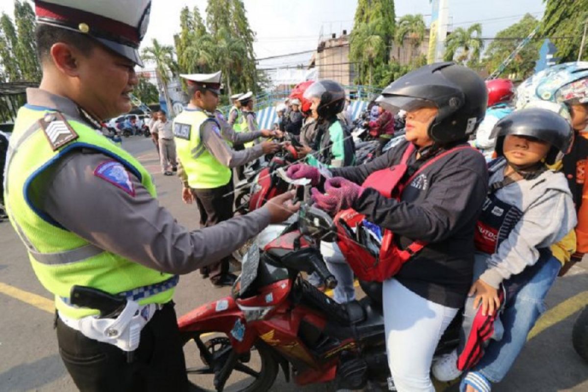 3.433 pengendara terjaring Operasi Zebra Semeru 2019 di Blitar