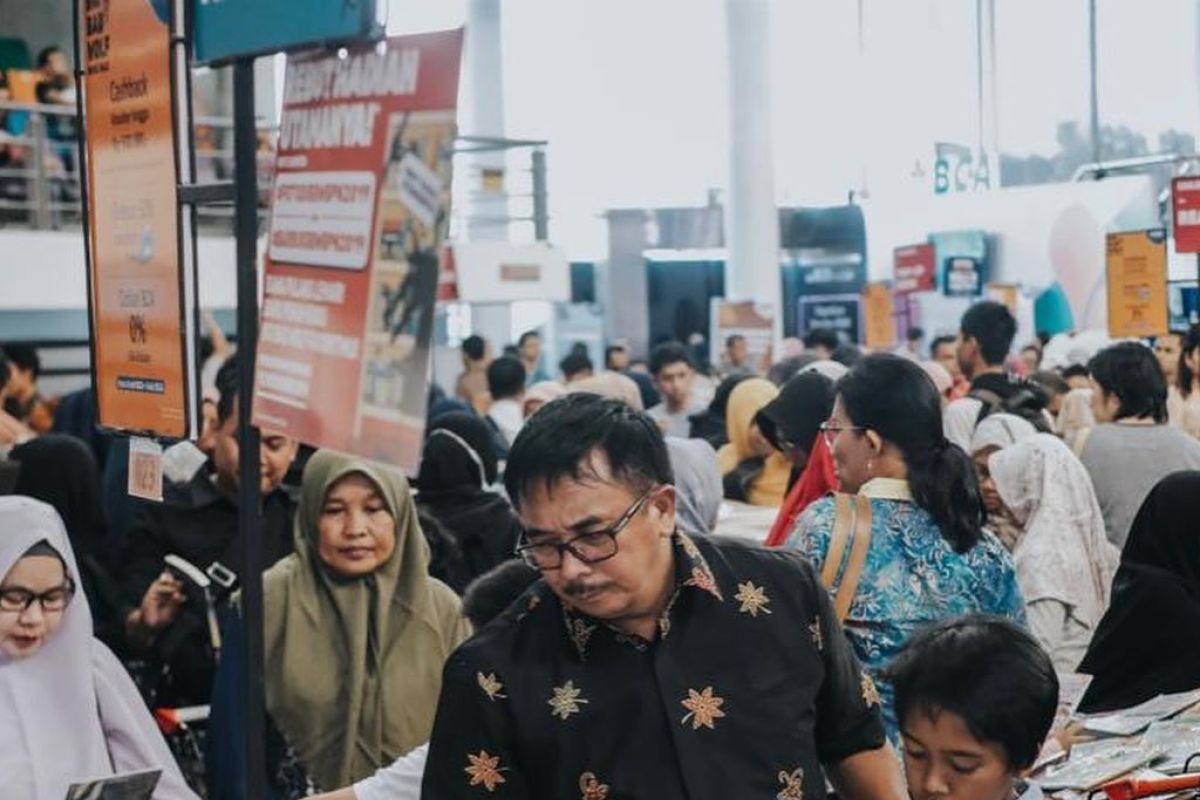 Wali Kota Rizal Effendi berburu buku ke Bazar Buku Big Bad Wolf