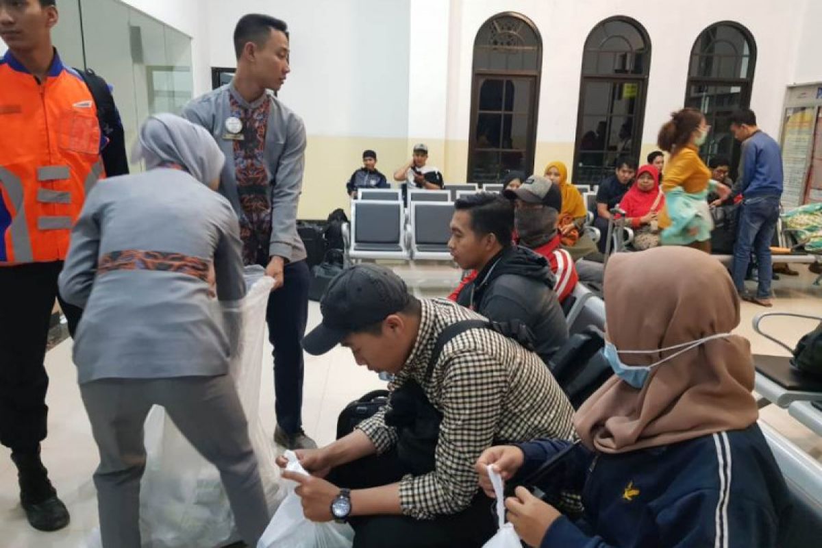 Kereta Wijayakusuma anjlok, perjalanan 13 KA terlambat