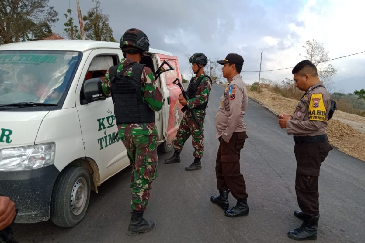 Satgas Pamtas Yon 142/KJ - Polres Belu wujudkan situasi masyarakat aman kondusif