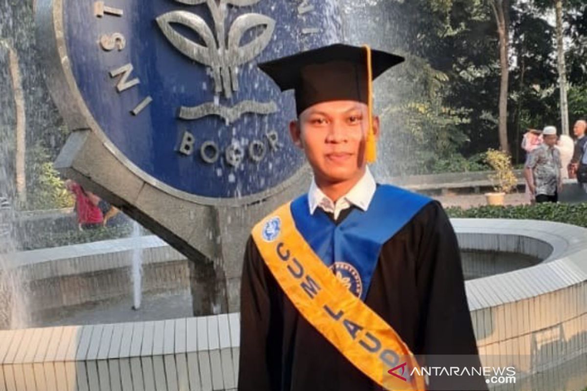 Anak buruh dari Semarang jadi wisudawan terbaik di IPB