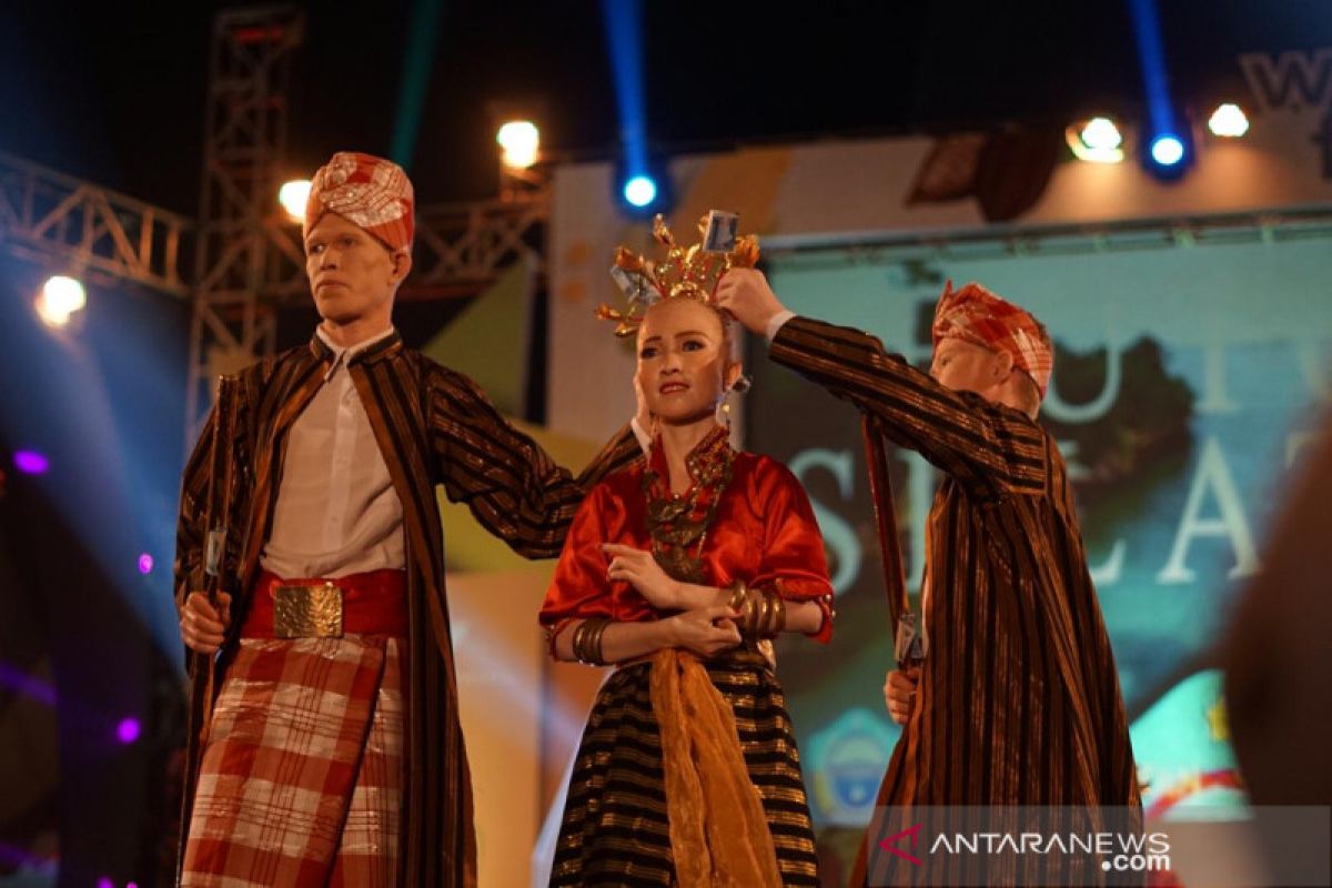 Tiga tarian khas Kerajaan Buton menjadi penutup Hari Pangan Sedunia