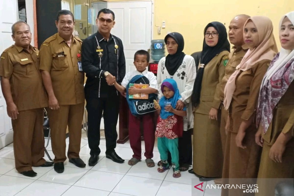 Ardiansyah Samosir penjual kerupuk kini bersekolah kembali