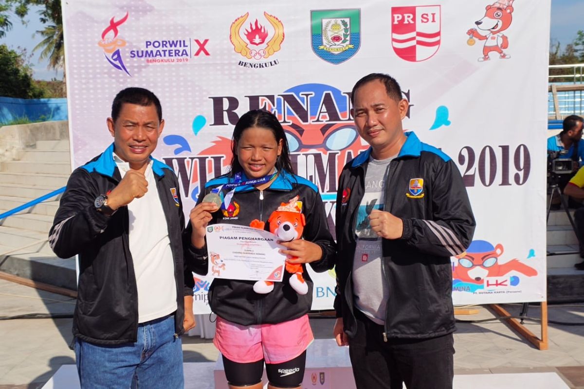 Perenang putri Jambi persembahkan tiga emas Porwil Sumatera 2019