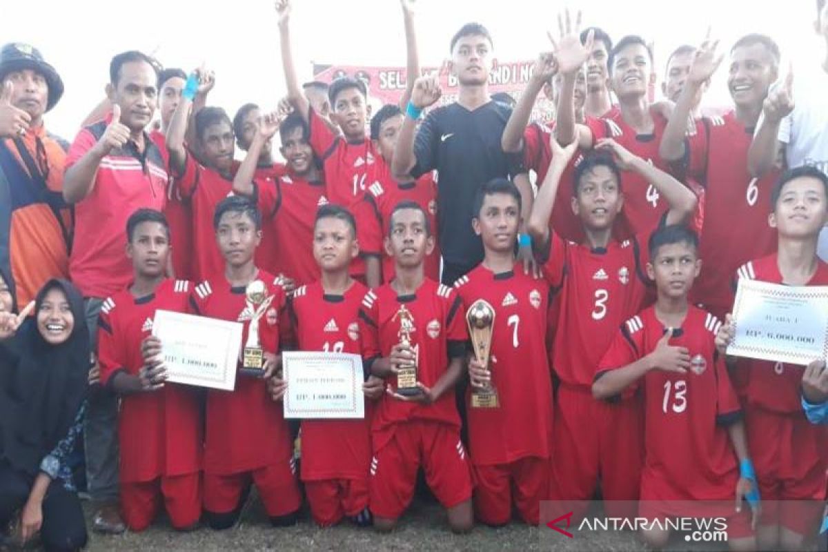 SMPN 1 Idi juara sepakbola antar SMP se-Aceh Timur