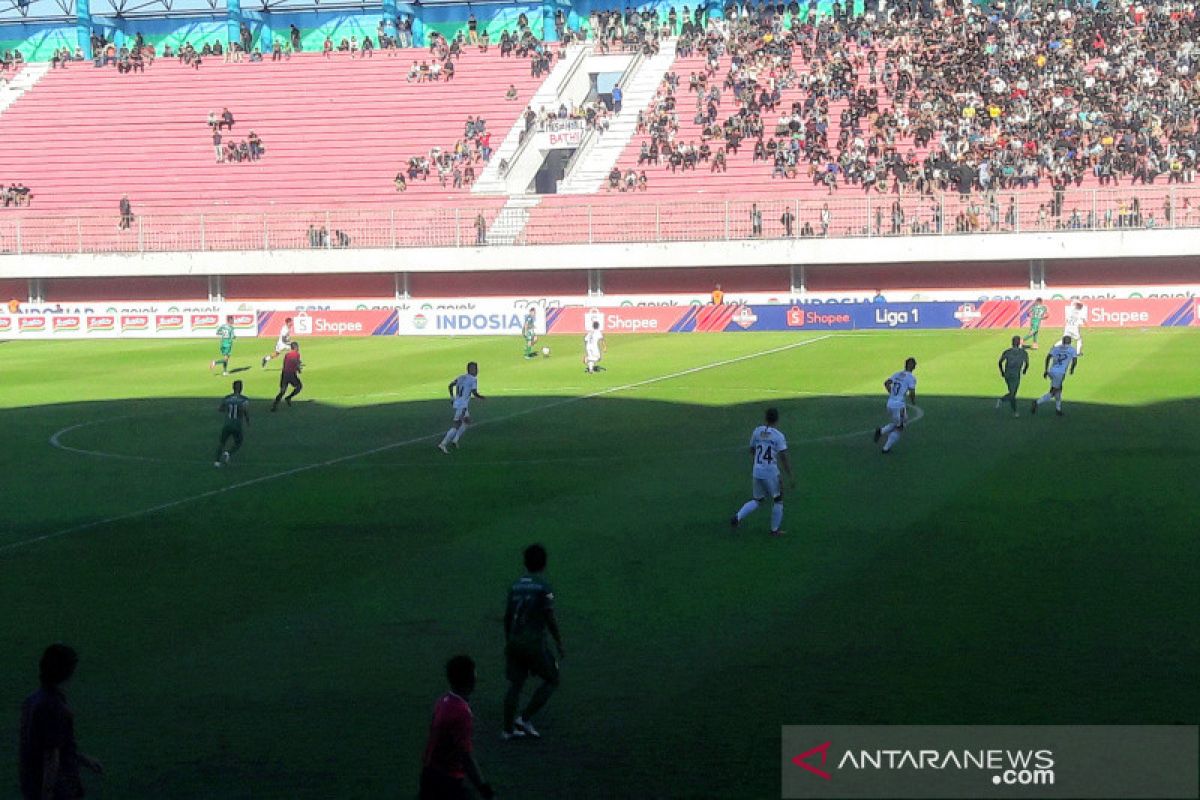 Laga tim tuan rumah PSS Sleman kontra Bali United berakhir imbang 0-0