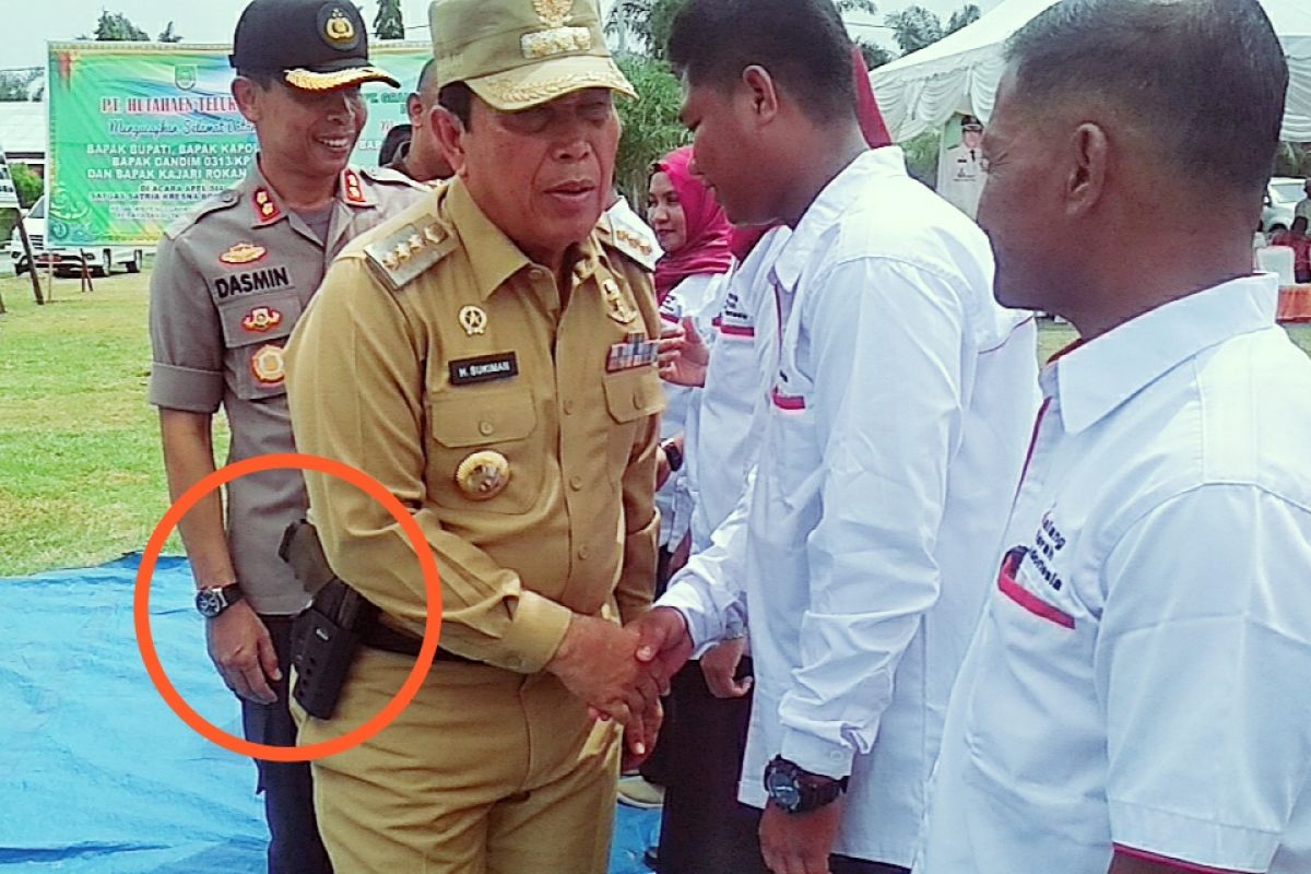 Polda Riau selidiki pistol yang dipamerkan Bupati Rokan Hulu