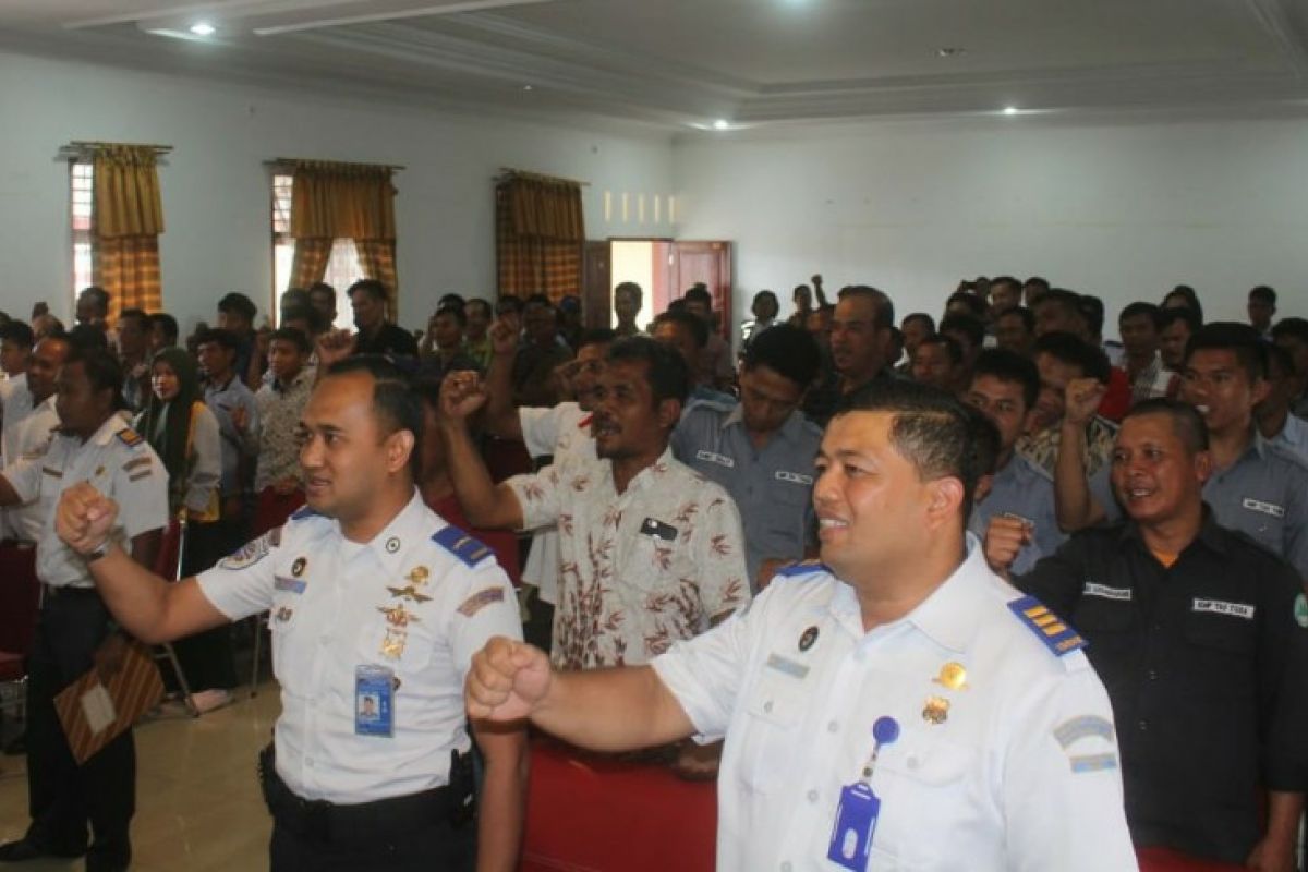 Awak kapal penyeberangan Danau Toba penguatan ilmu pelayaran