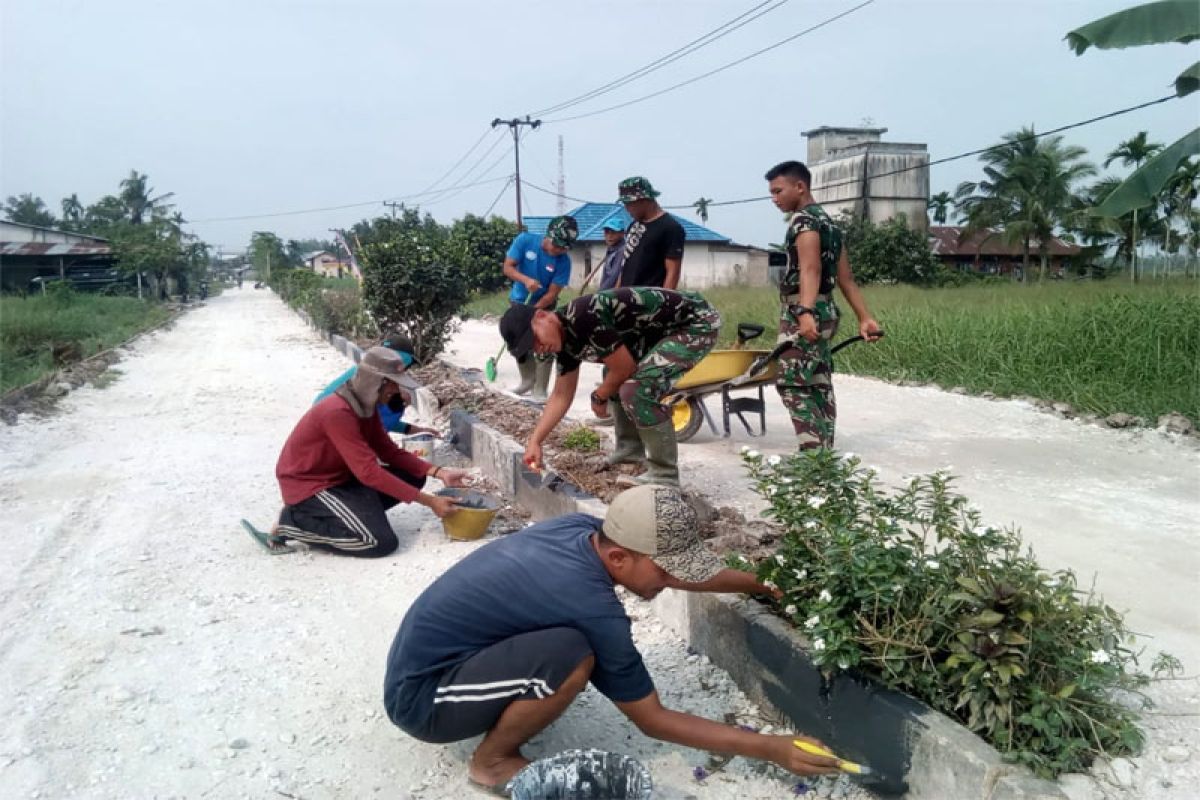 Satgas TMMD Kodim 0314/Inhil Gotong-royong Bersama Masyarakat