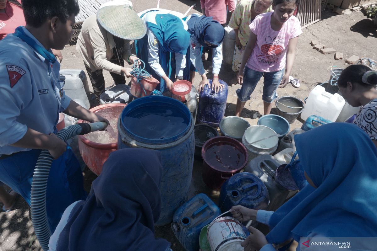 Siswa di Tulungagung salurkan bantuan air bersih