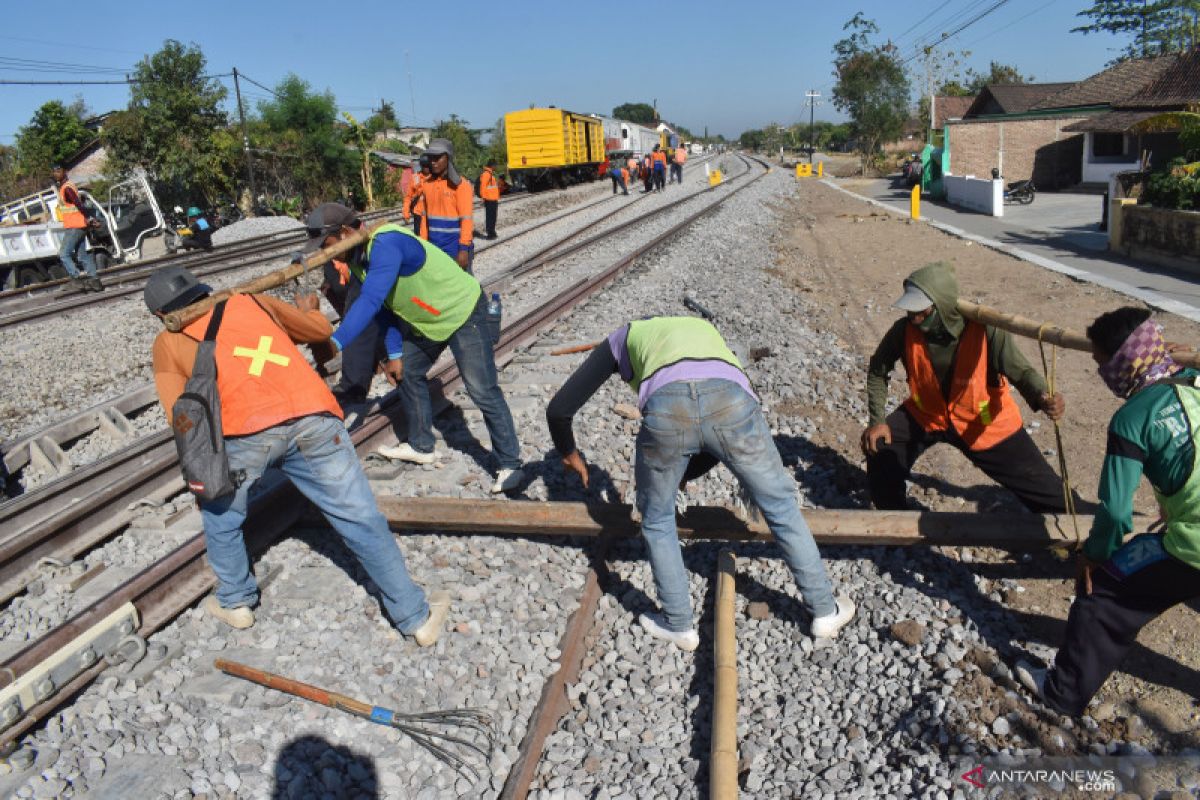 Anjloknya KA Wijaya Kusuma berdampak keterlambatan tiga kereta di Daop Jember